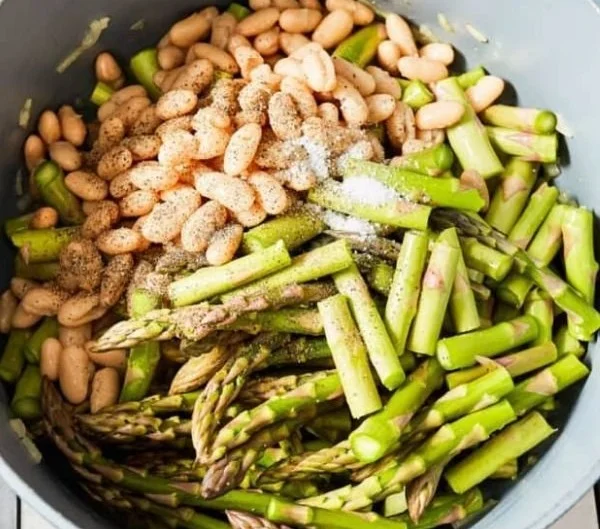 Creamy Asparagus Soup (without cream!)